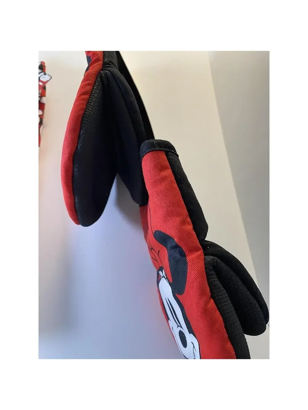 mickey mouse kitchen , 2 Oven Mitts & 2 Dish Towels